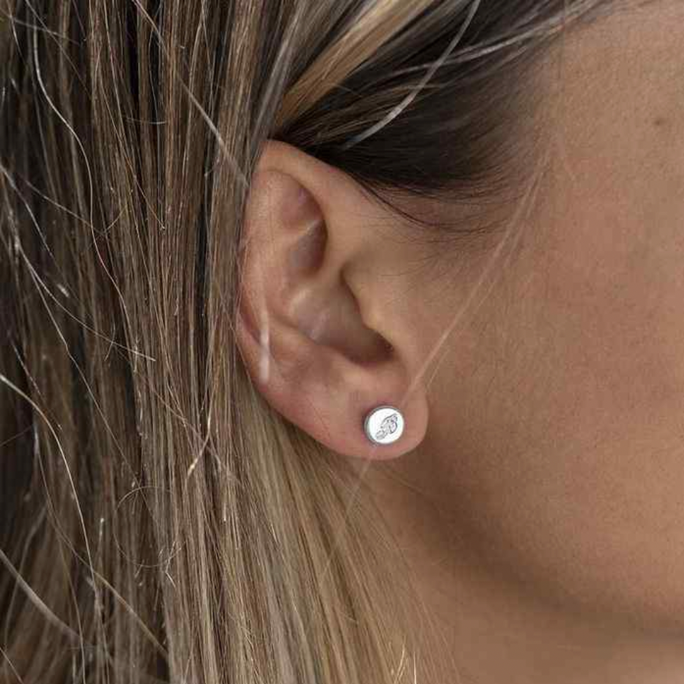Round Intial Stud