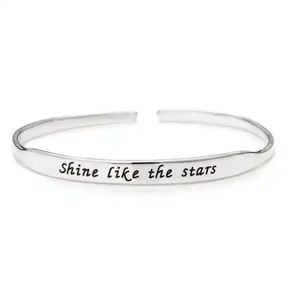 A polished silver cuff bracelet engraved. gold plated, sterling silver 925, rose gold plated, imitation jewellery, Makana Jewellery, 18k, jewelry