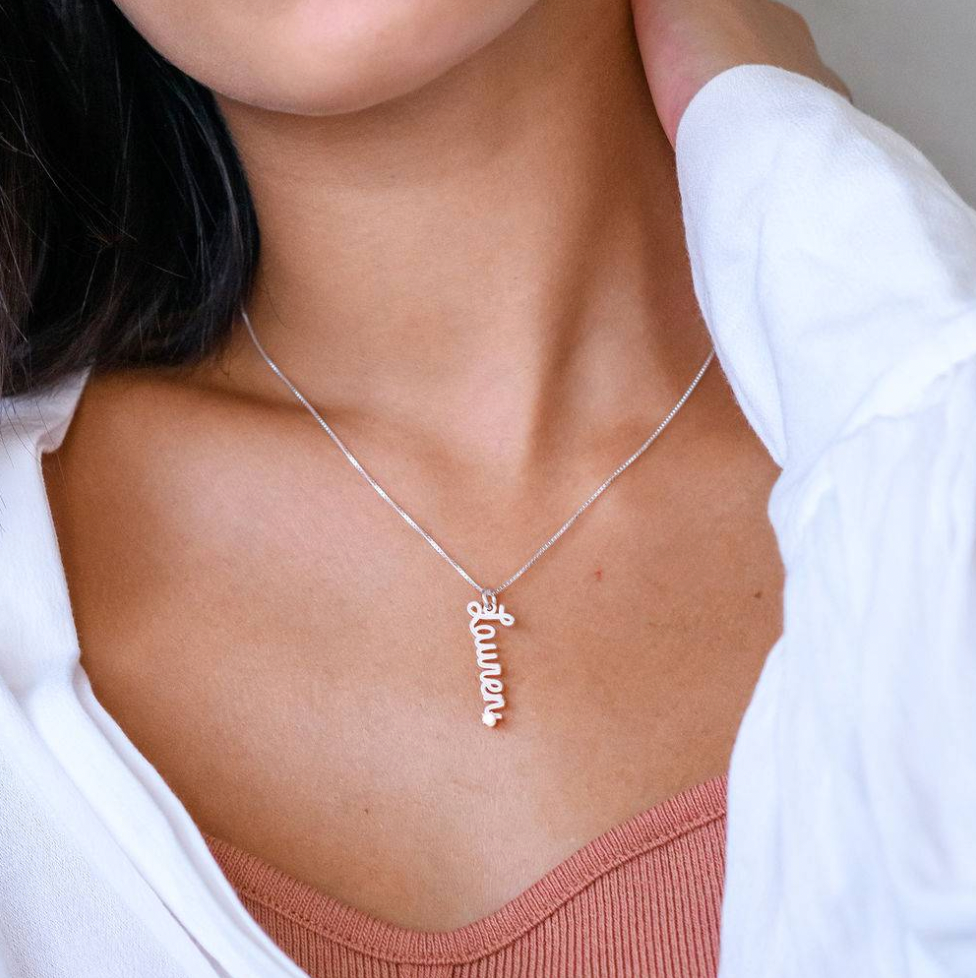 English Cursive Vertical Name Necklace with Diamond