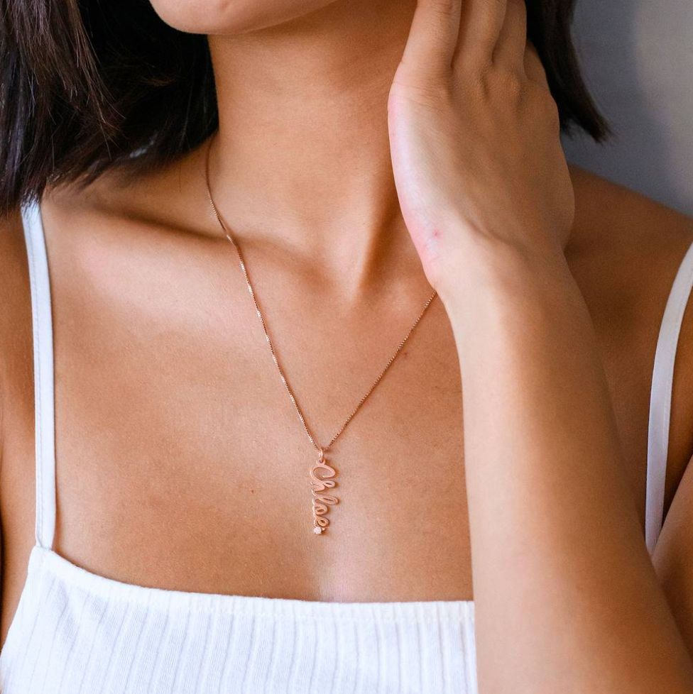 English Cursive Vertical Name Necklace with Diamond